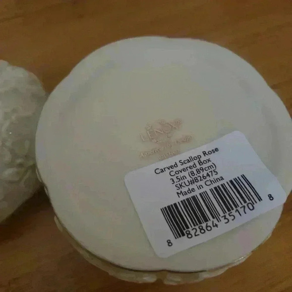 LENOX PORCELIAN CARVED SCALLOP ROSE - Picture 3 of 3